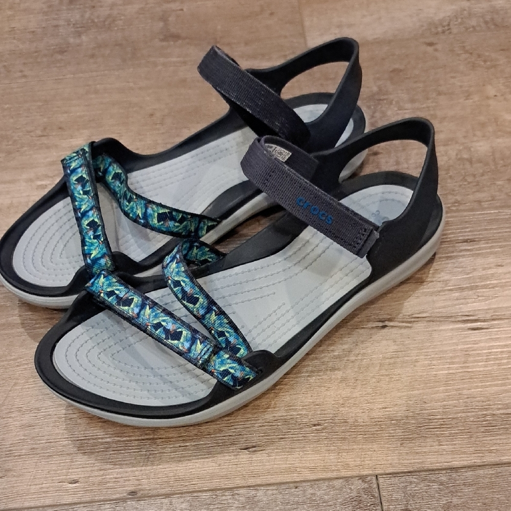CROCS Women's Navy and Grey Patterned Sandals - Picture 8 of 9